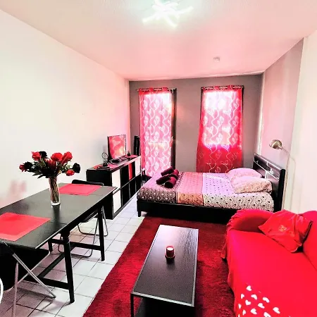Le Red Escape A 15min Du Centre Avec Parking Prive Gratuit Apartment