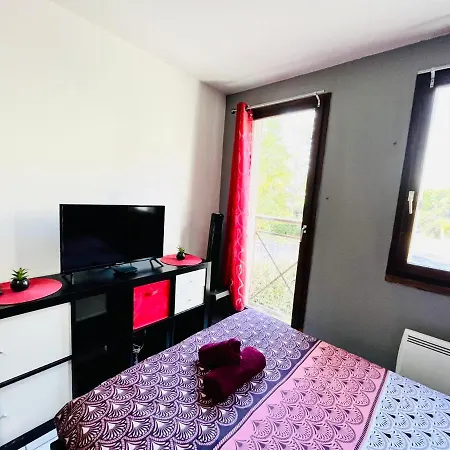 Le Red Escape à 15min Du Centre Avec Parking Privé Gratuit * Annecy