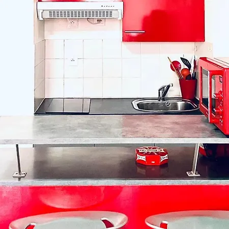 Le Red Escape à 15min Du Centre Avec Parking Privé Gratuit Appartamento *